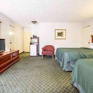 Deluxe Queen Room Two Queen Beds Non-Smoking